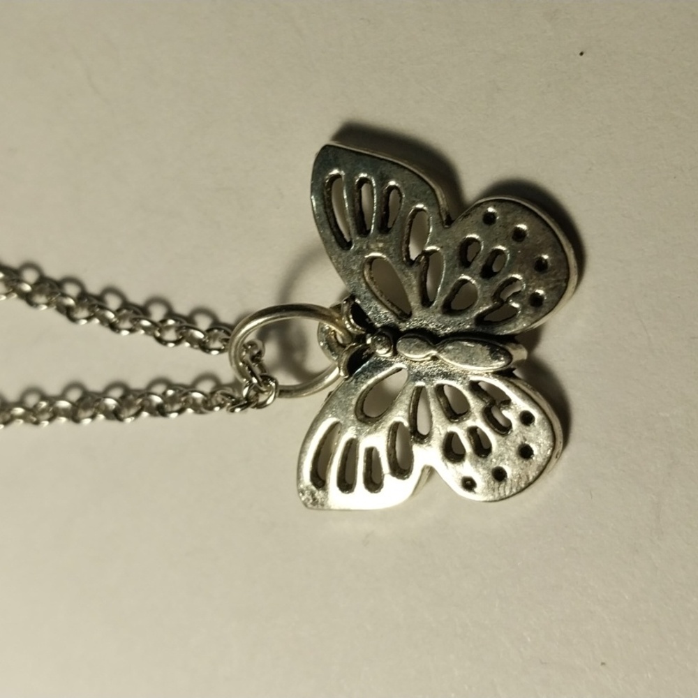 Butterfly charm necklace - Picture 1 of 1